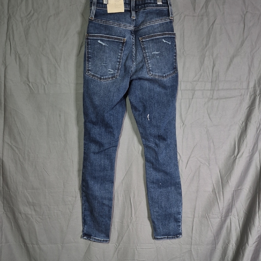 Universal Thread High Rise Blue Jeans - Picture 4 of 4